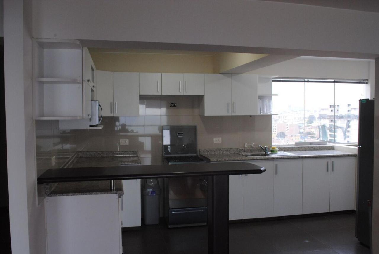 Beachfront Condo San Miguel Лима Екстериор снимка