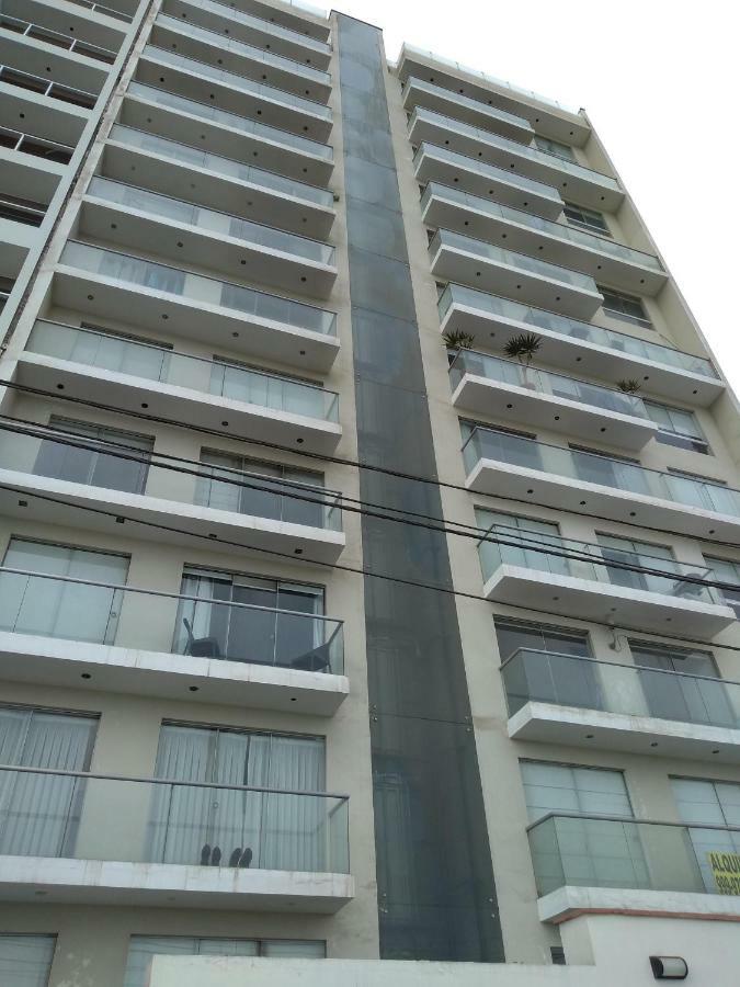 Beachfront Condo San Miguel Лима Екстериор снимка
